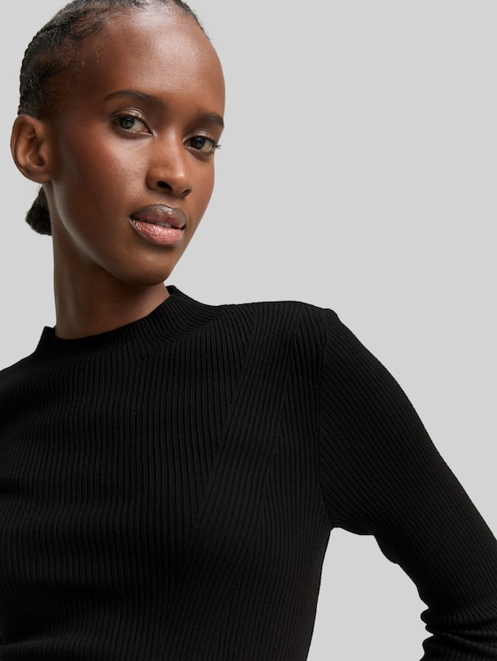 Tight-fit knitted jumper - deep black