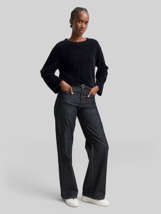 Knitted jumper in feather yarn - deep black