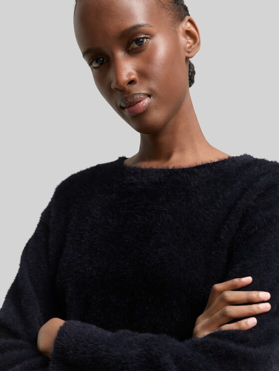 Knitted jumper in feather yarn - deep black