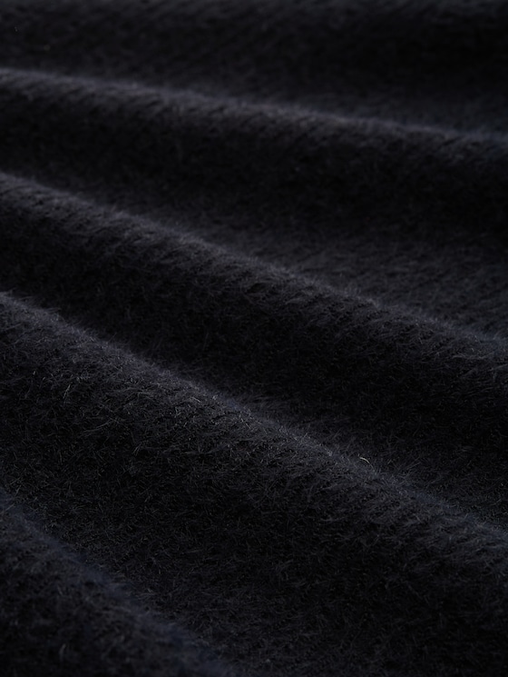 Knitted jumper in feather yarn - black stripe with featheryarn