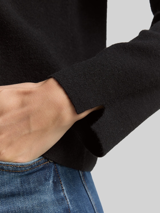 Cropped knitted jumper with stand-up collar - deep black