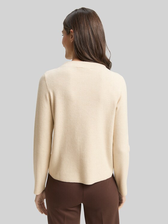 Cropped knitted jumper with stand-up collar - sand stone beige melange