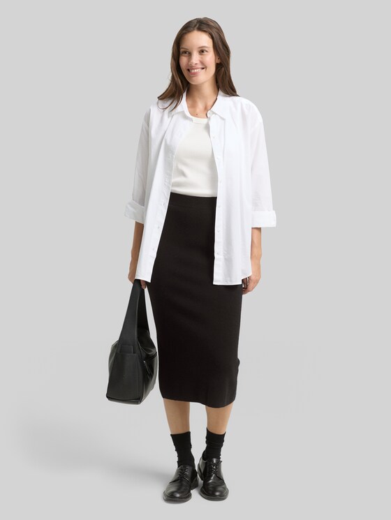Midi skirt with slit - deep black