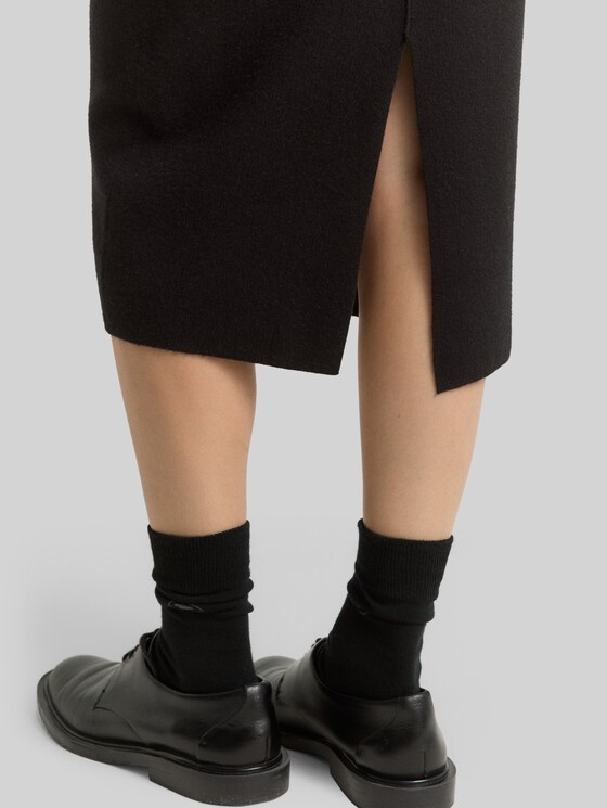 Midi skirt with slit - deep black