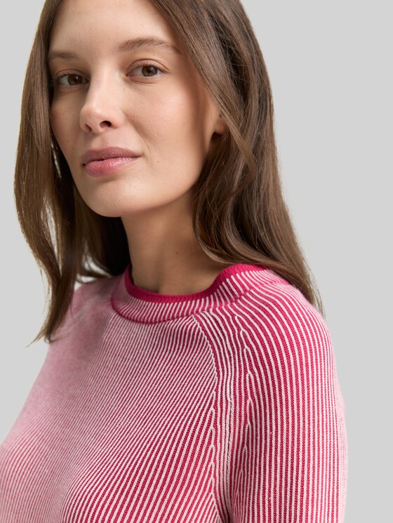 Round-neck knitted jumper - pink plaited knit