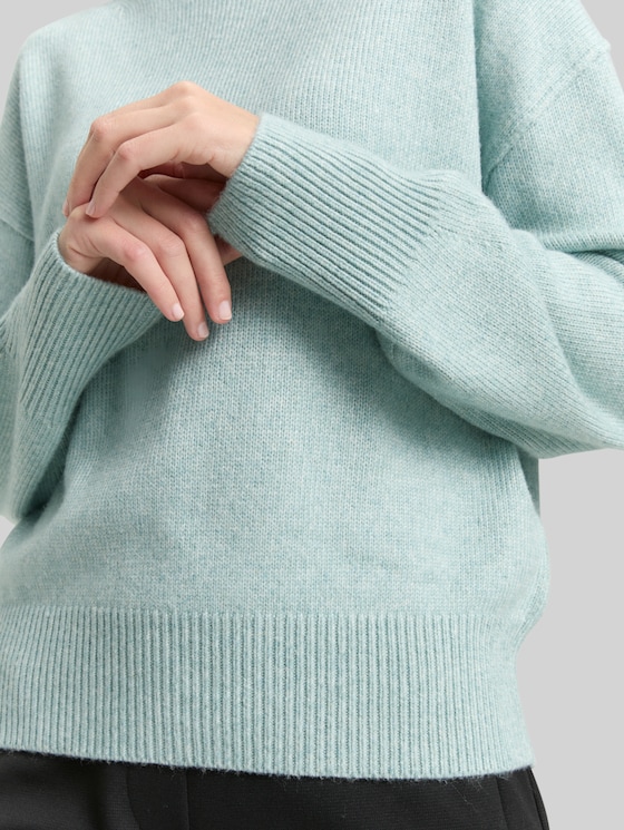 Oversized knitted jumper with stand-up collar - white moss melange