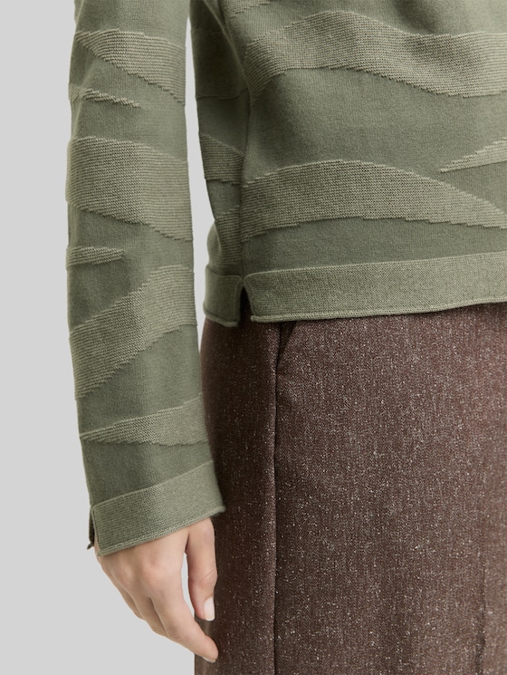 Knitted sweater with texture - green wave knit design