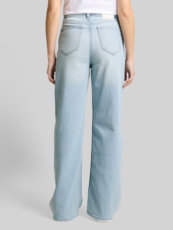 TTLINOU WIDE High-Waisted Jeans - Clean Bleached Blue Denim