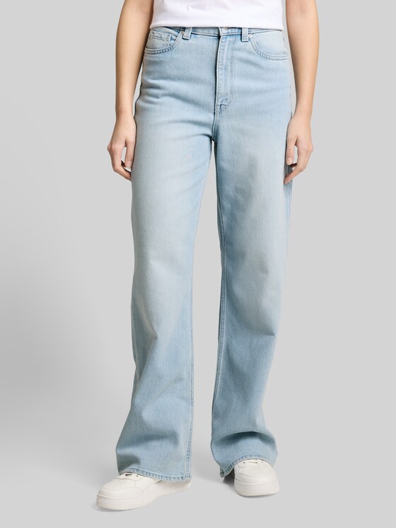 TTLINOU WIDE High-Waisted Jeans - Clean Bleached Blue Denim