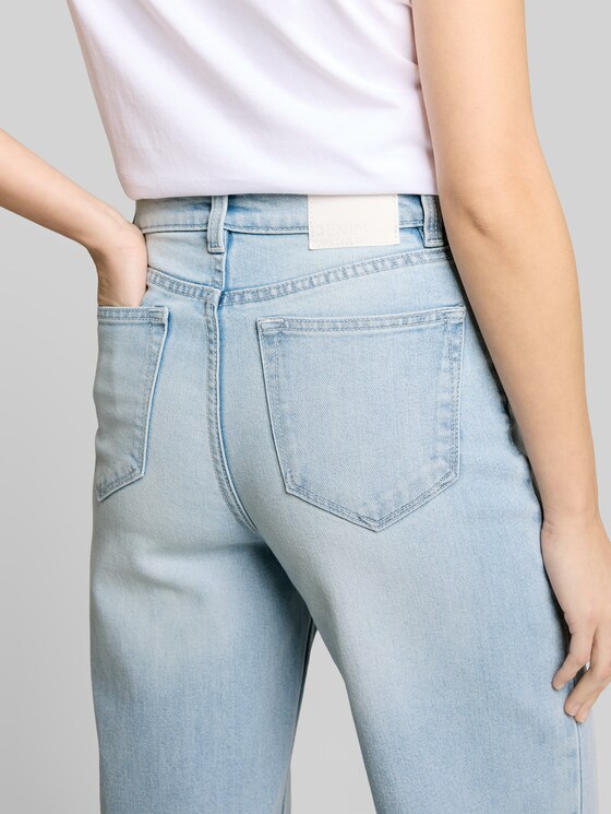 TTLINOU WIDE High-Waisted Jeans - Clean Bleached Blue Denim