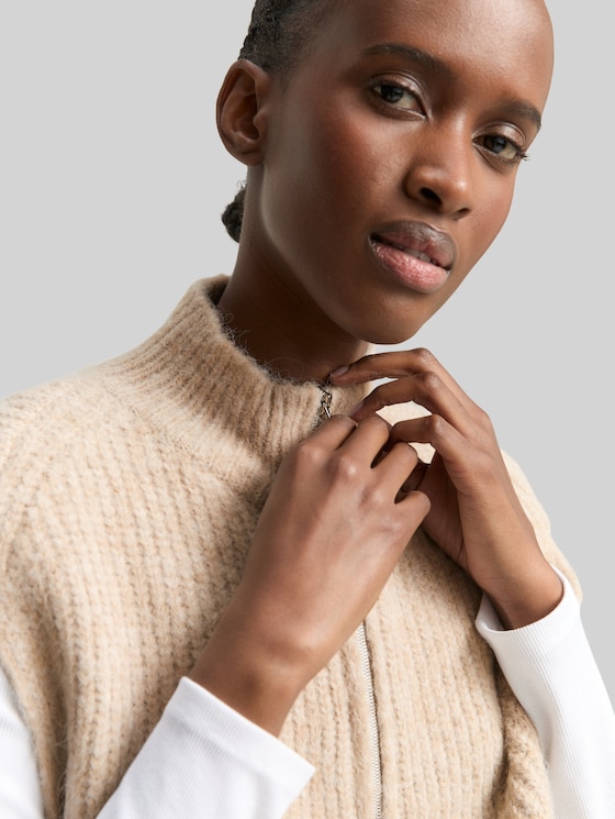 Sleeveless jumper with stand-up collar - cosy beige melange