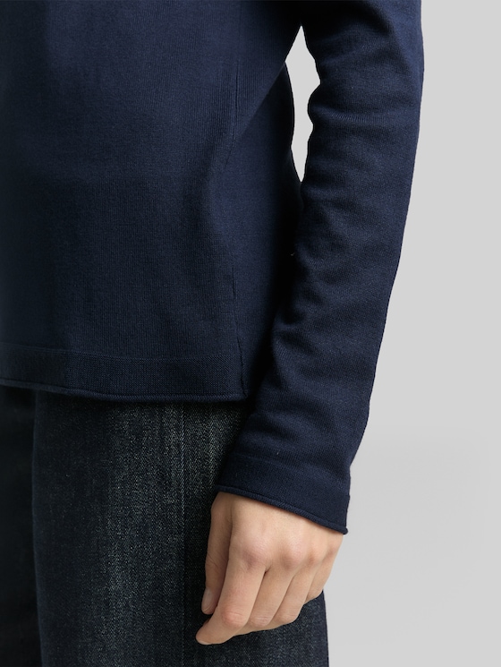 Basic knitted jumper with a round neckline - sky captain blue