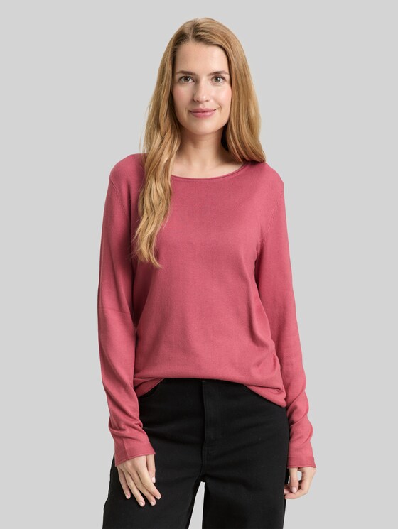 Basic knitted jumper with a round neckline - cozy pink