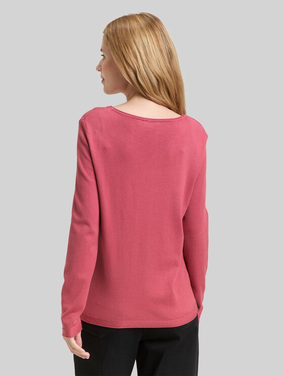 Basic knitted jumper with a round neckline - cozy pink