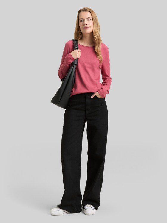 Basic knitted jumper with a round neckline - cozy pink