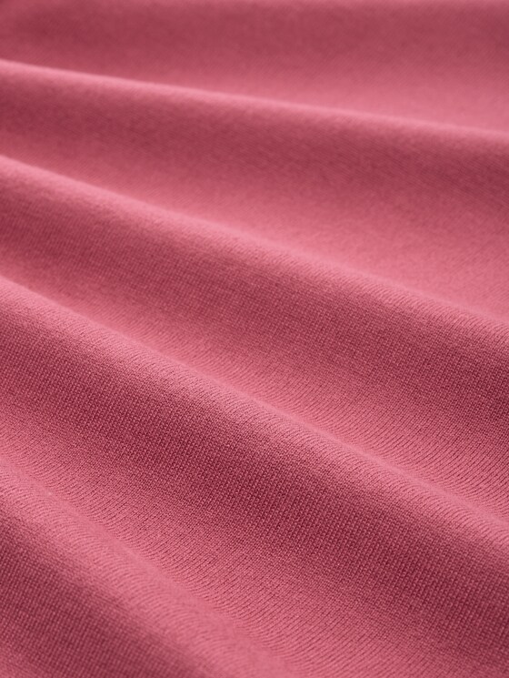 Basic knitted jumper with a round neckline - cozy pink
