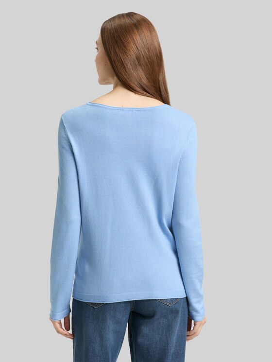 Basic knitted jumper with a round neckline - light fjord blue
