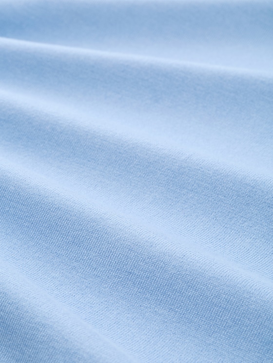 Basic knitted jumper with a round neckline - light fjord blue