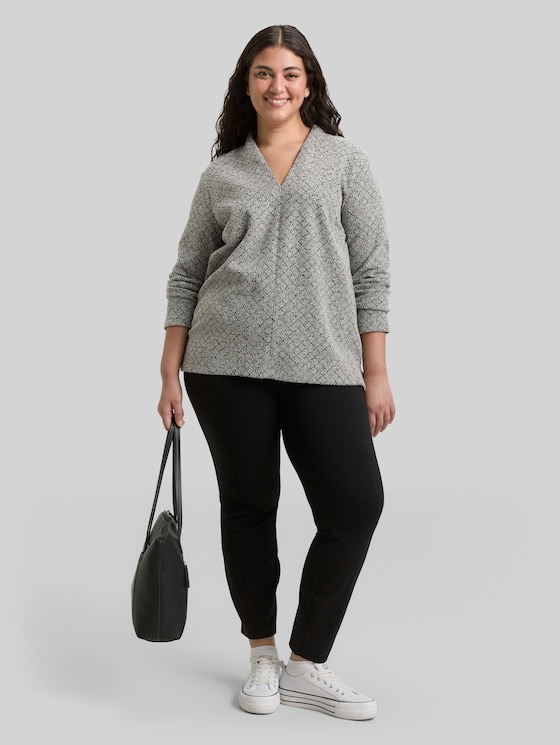 Plus Size - Sweatshirt with V-neck - black white argyle structure