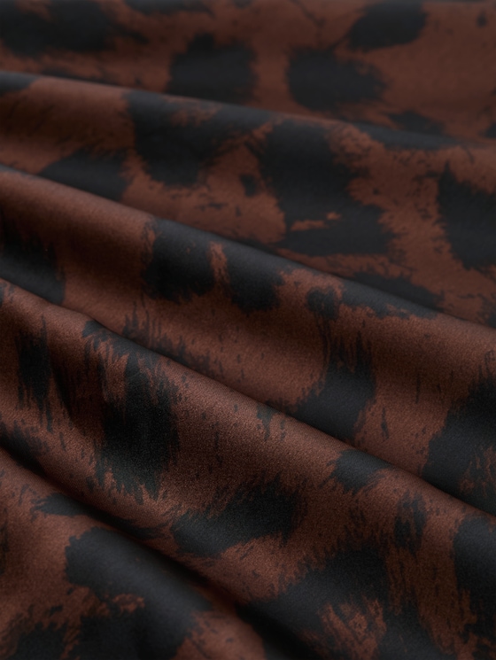 Plus Size - Loose fit long-sleeved shirt with leopard print - brown black big leo print