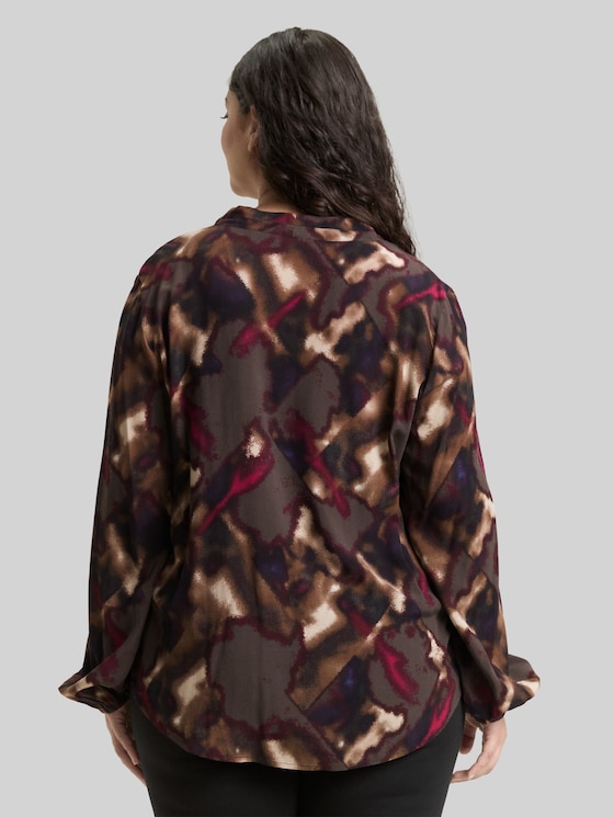 Plus Size – Patterned Blouse - brown blurry argyle