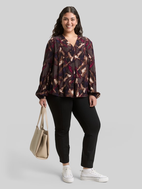 Plus Size – Patterned Blouse - brown blurry argyle