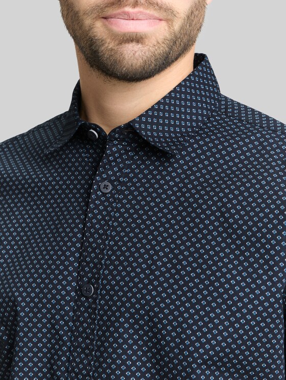 Fitted shirt with pattern - navy diamond design
