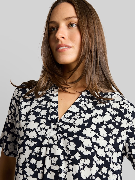 Blouse with pattern - blue ginkgo minimal