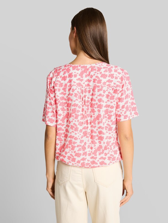Blouse with pattern - coral pink ginkgo minimal