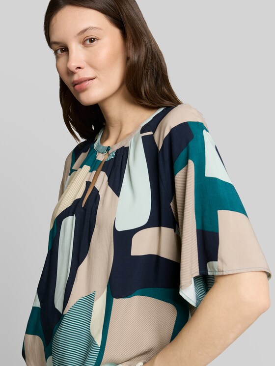 Blouse with pattern - abstract stripe print