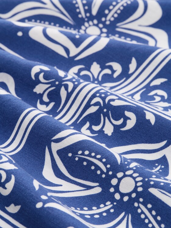 Loose-fit Bermuda shorts with linen blend - blue flower tile design