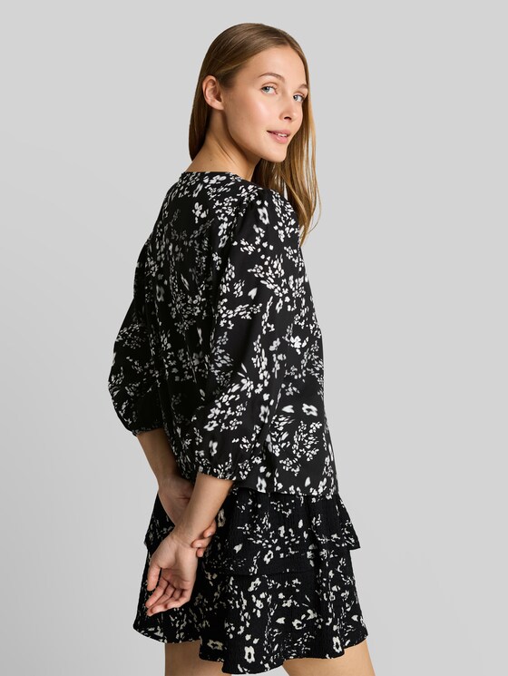 Blouse with a floral pattern - black white flower print