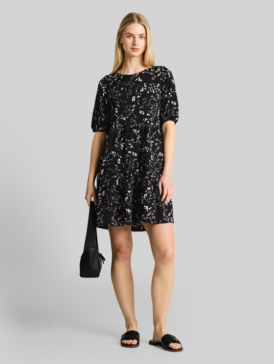 Crinkle mini dress with floral pattern - black white flower print