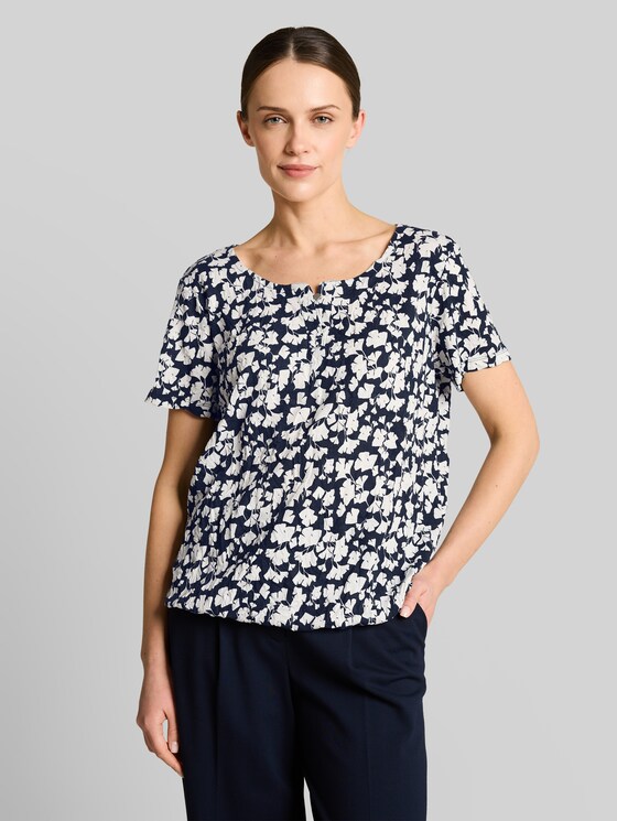 Crinkle T-shirt with pattern - blue ginkgo minimal