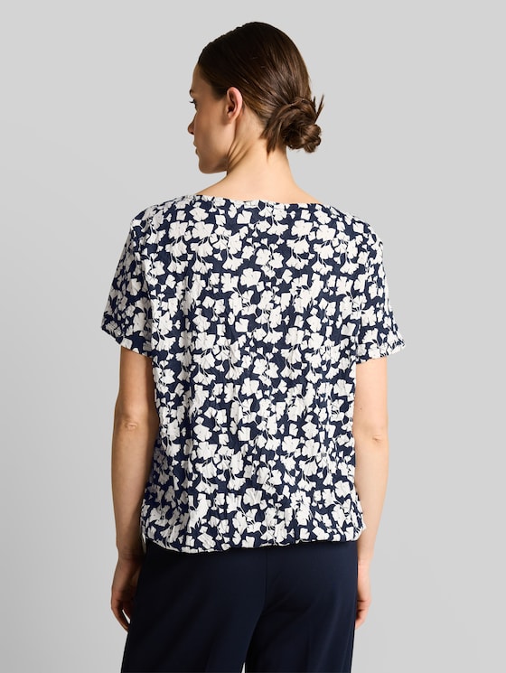 Crinkle T-shirt with pattern - blue ginkgo minimal