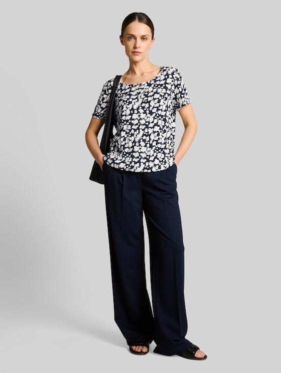 Crinkle T-shirt with pattern - blue ginkgo minimal