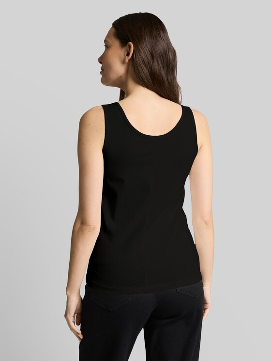 Slim-fit top with a round neckline - deep black