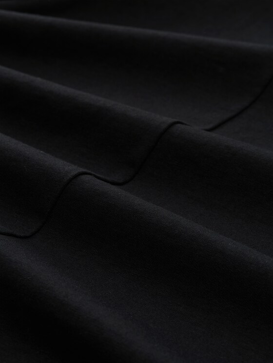 Slim-fit top with a round neckline - deep black