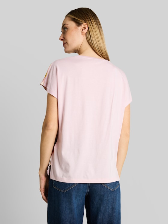 T-shirt in a mix of materials - big abstract flower print