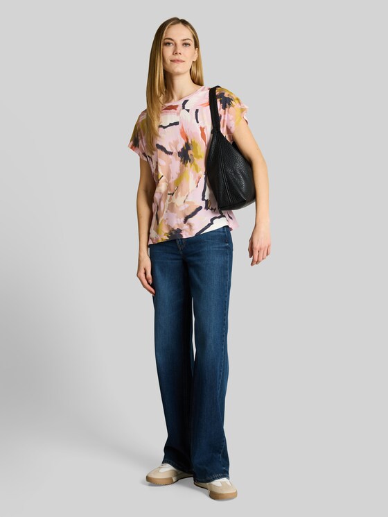 T-shirt in a mix of materials - big abstract flower print