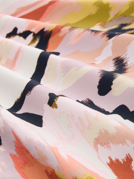 T-shirt in a mix of materials - big abstract flower print