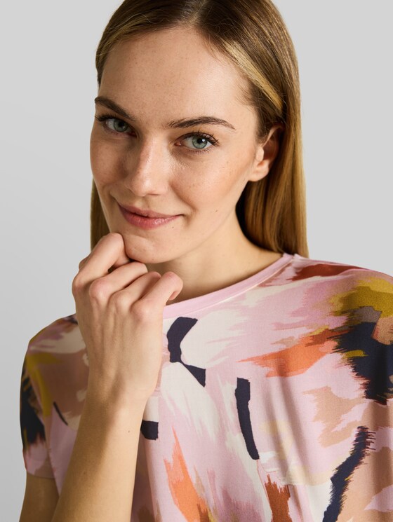 T-shirt in a mix of materials - big abstract flower print