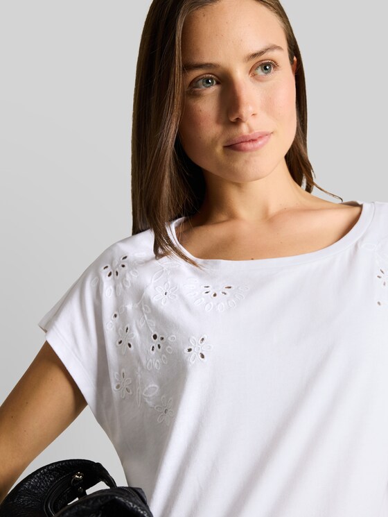 T-shirt with eyelet embroidery - White