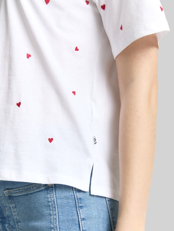Boxy-fit T-shirt with embroidery - white red heart embroidery