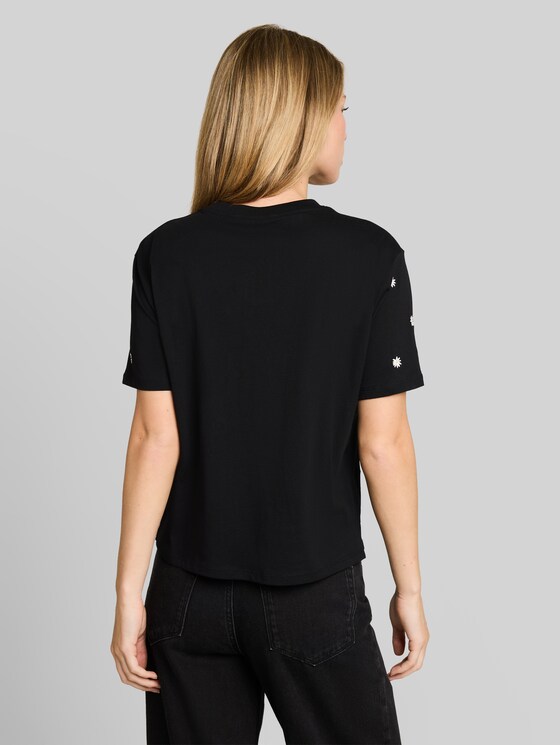 Boxy-fit T-shirt with embroidery - black daisy design