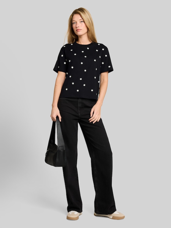 Boxy-fit T-shirt with embroidery - black daisy design