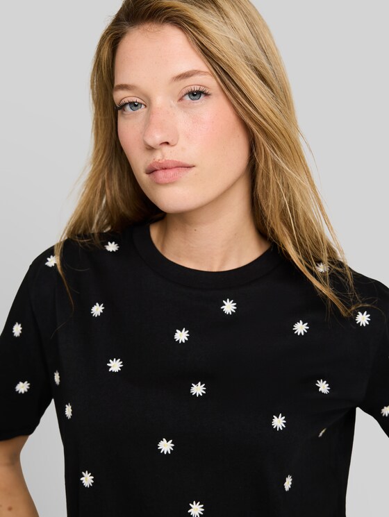 Boxy-fit T-shirt with embroidery - black daisy design