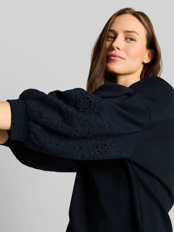 Boxy sweatshirt with eyelet embroidery - sky captain blue