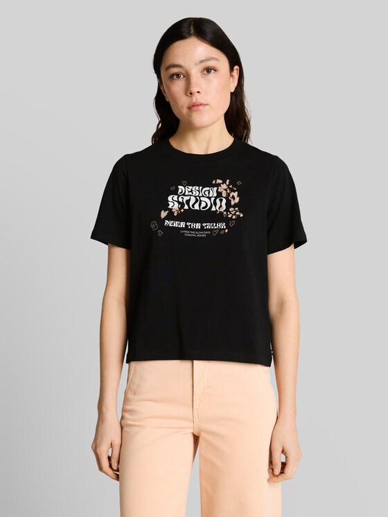 Loose fit T-shirt with embroidery - deep black