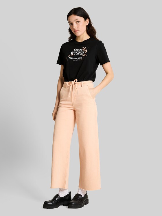 Loose fit T-shirt with embroidery - deep black